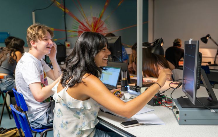 Two Physics Summer School participants collaborate on a project