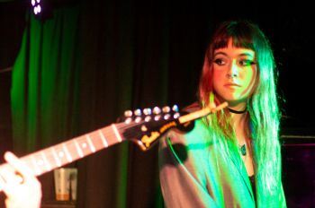 Natasha O’Flynn on stage with a guitarist