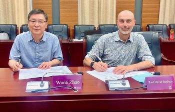 Paul Statham & Prof Zhao signing the MoU on behalf of the School of Sociology