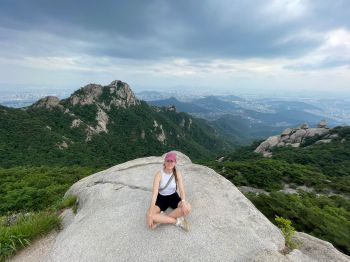 Dominika in Bukhansan National Park, Seoul