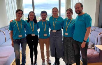 Flavia, Dominika, Kasia with helpers from the Cambridge research group