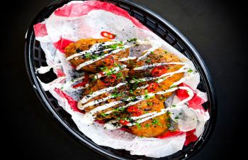 Fried Chicken Wings with Pumpkin Sauce and Chilli