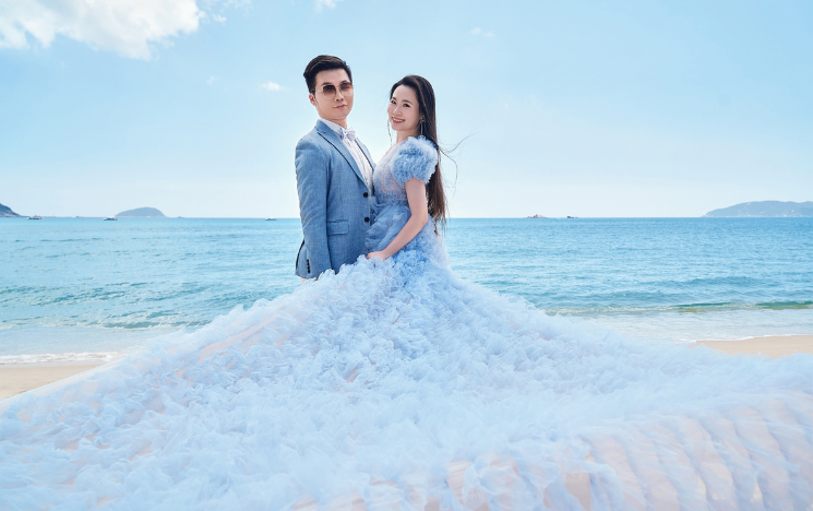 Yangyang Pu and YuChang Hsieh posing in formal clothing on the beach.