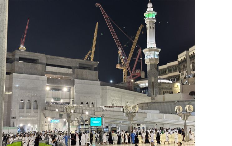 Cranes surrounds Al Haram Sherif: Expansion of the Mosque continues.