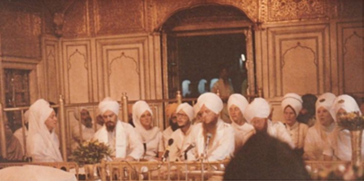 White jatha inside the Harmandir Sahib
